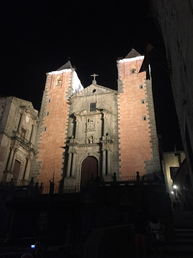 Adama Apartamento Turistico Caces Extérieur photo