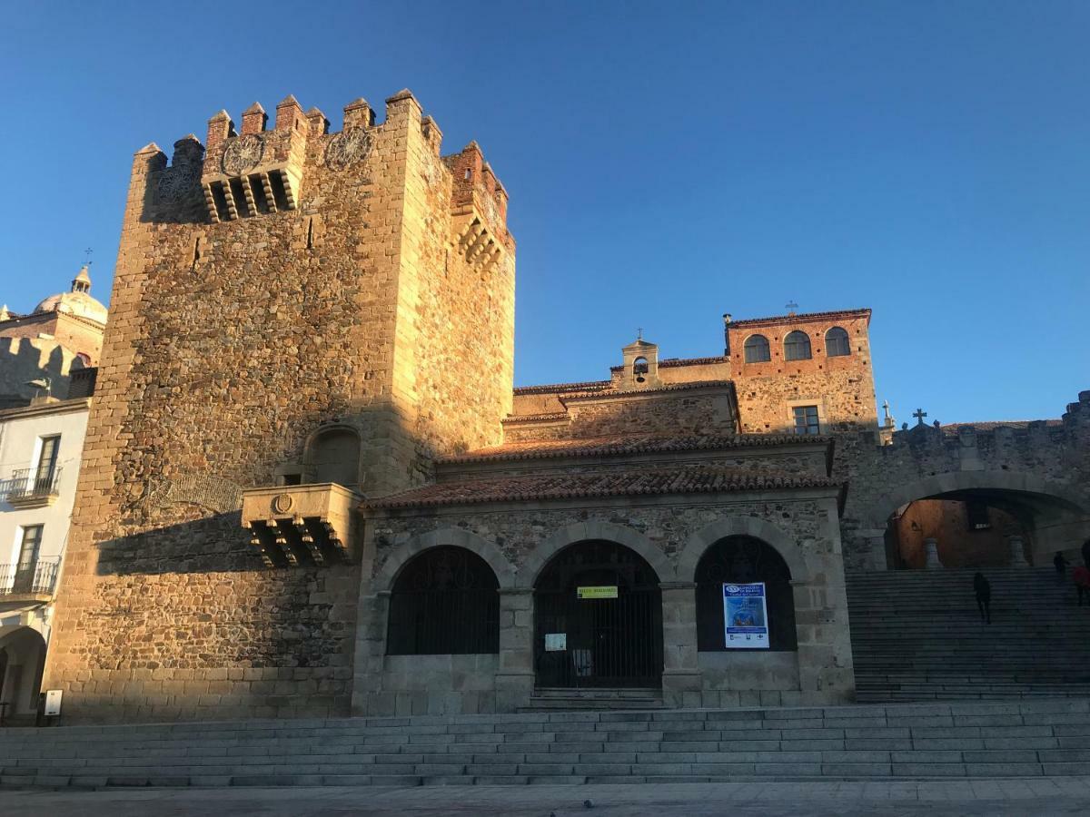 Adama Apartamento Turistico Caces Extérieur photo