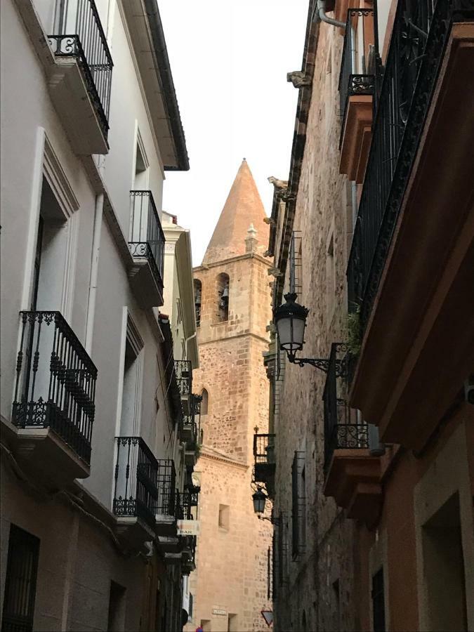 Adama Apartamento Turistico Caces Extérieur photo